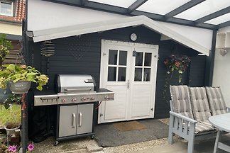 Überdachte Terrasse mit Gasgrill